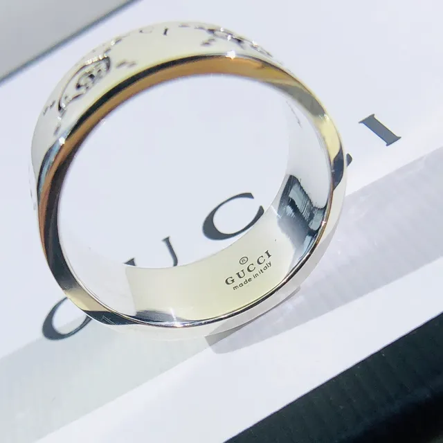 خاتم Gucci سكرينر فضي أسود نطاق عريض نقش نمط 8
