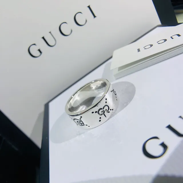 خاتم Gucci سكرينر فضي أسود نطاق عريض نقش نمط 9