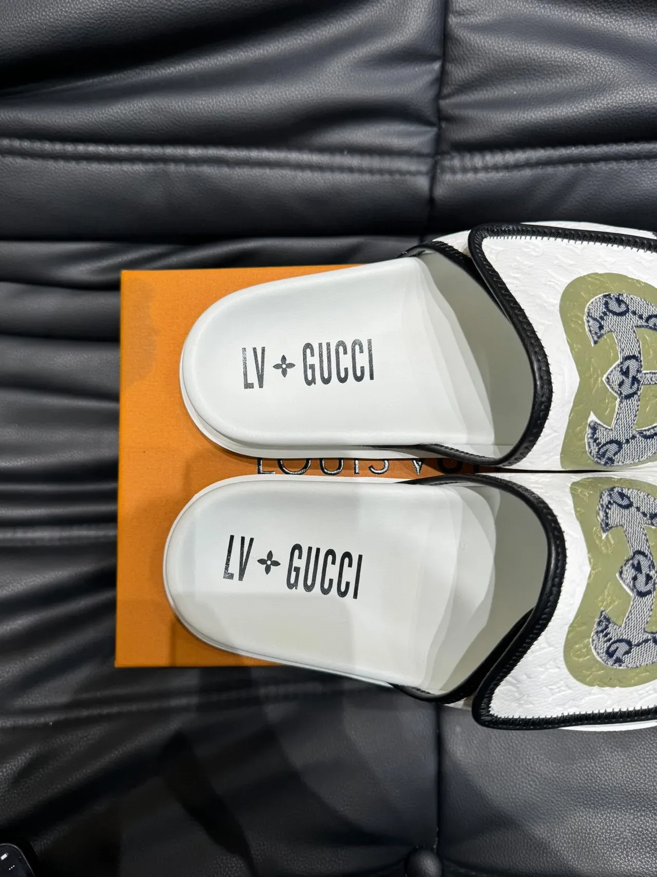 Gucci Screener सफेद आर्मी ग्रीन मोनोग्राम्ड लेदर स्ट्रैप एम्ब्रॉयडरी Interlocking GG Logo चप्पल 6
