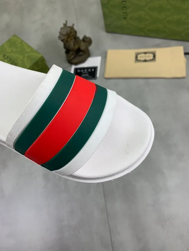 Gucci Screener Zapatilhas com listra Web em branco verde vermelho 3