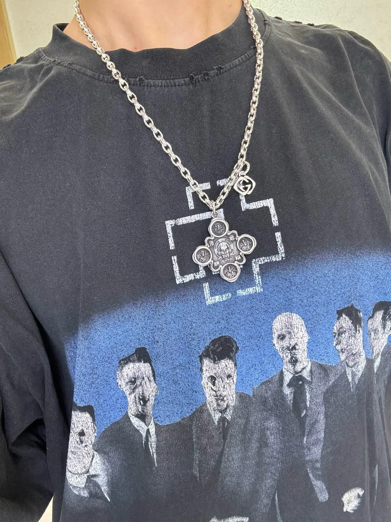 Gucci Silver Green Chain Ornate Cross Pendant Necklace 2