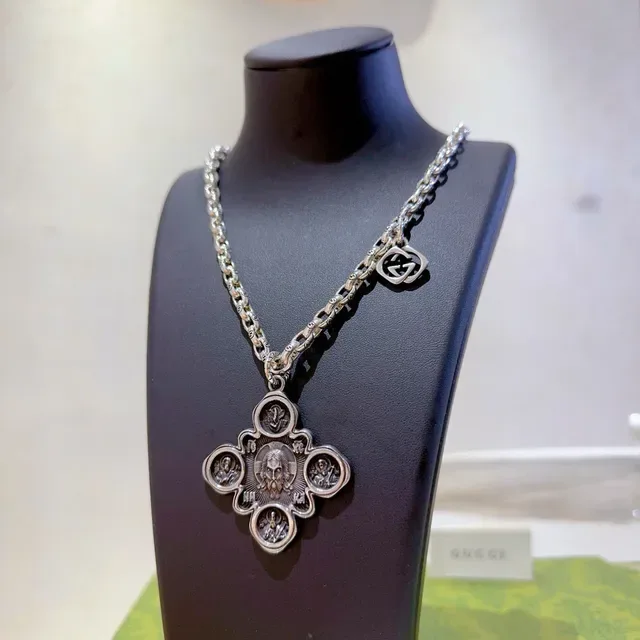 Gucci Silver Green Chain Ornate Cross Pendant Necklace 4