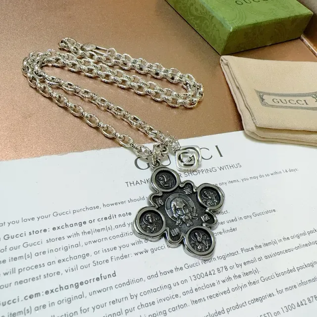 Gucci Silver Green Chain Ornate Cross Pendant Necklace 6