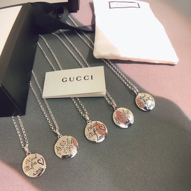 Gucci Symbolic Disc 银色抛光圆形吊坠项链 2