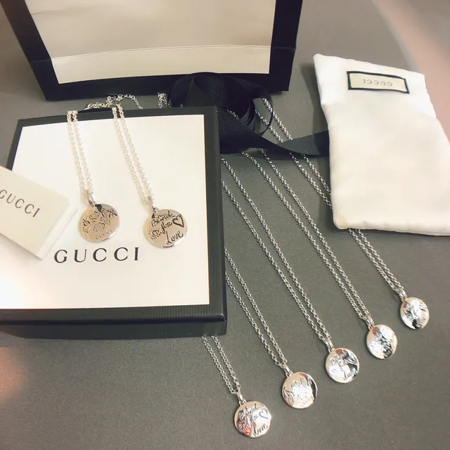 Gucci Symbolic Disc 银色抛光圆形吊坠项链 3
