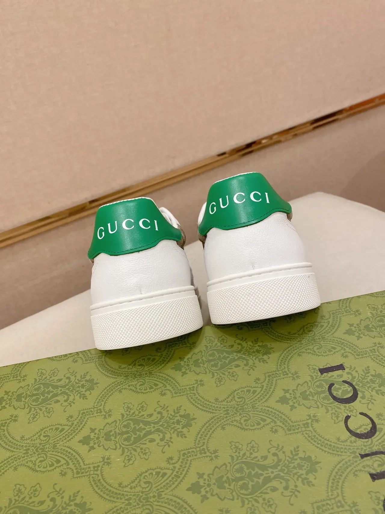 Gucci Tennis 1977 Beige GG Canvas y Cuero Blanco Zapatillas Lifestyle 2