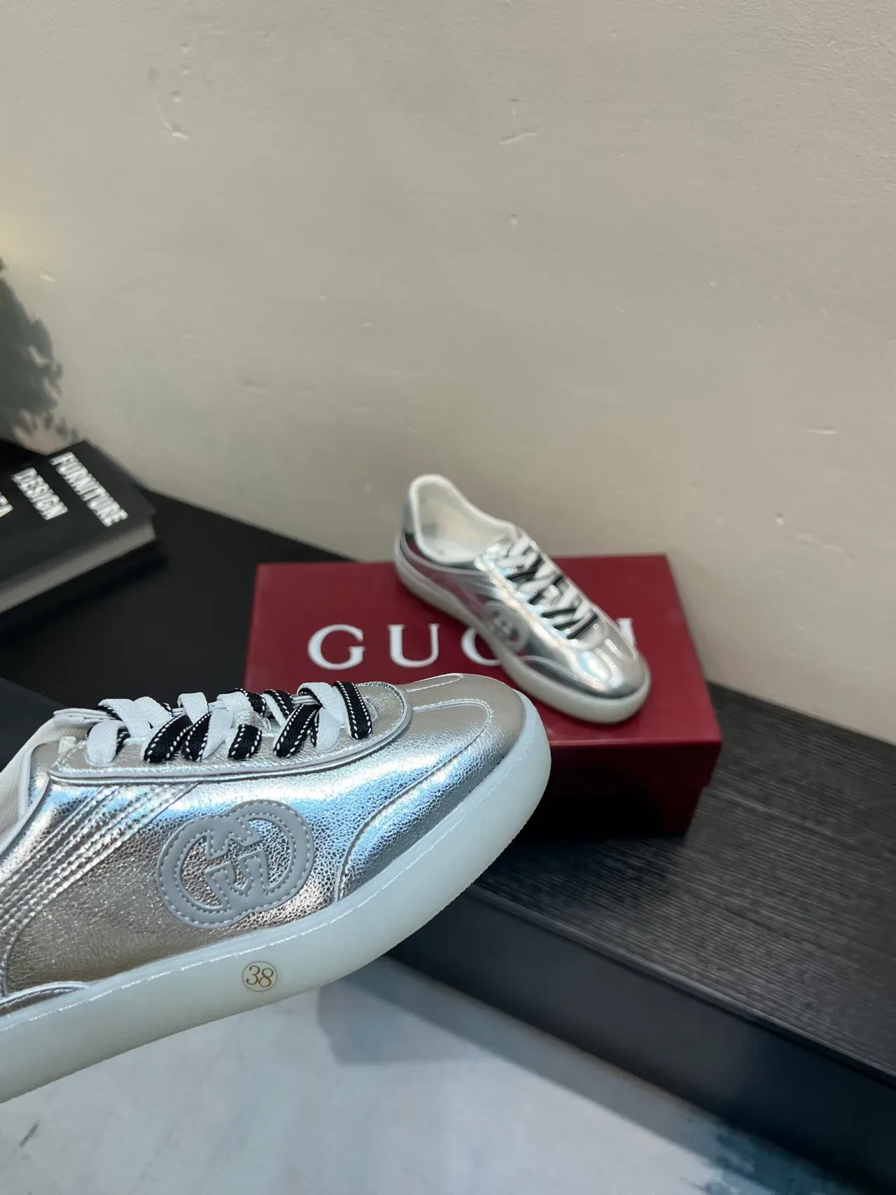 Gucci Tennis 1977 মেটালিক সিলভার লাইফস্টাইল স্নিকার 9