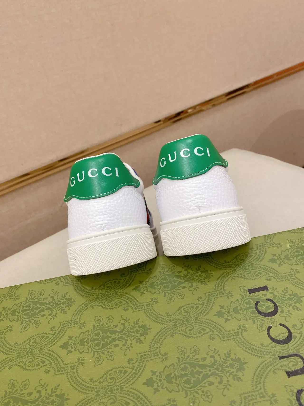 Gucci Tennis 1977 白色 绿色 红色 蓝色 生活方式运动鞋 3