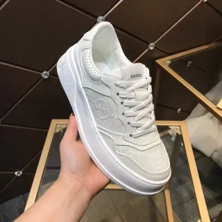 Gucci 白色 穿孔皮革 浮雕 Interlocking G 生活方式运动鞋