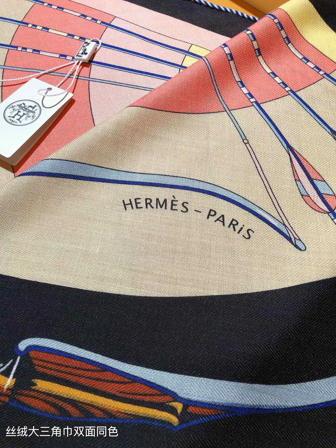 Hermès Noir Beige Grande Triangulaire Imprimée Voilier Écharpe de Soie 7