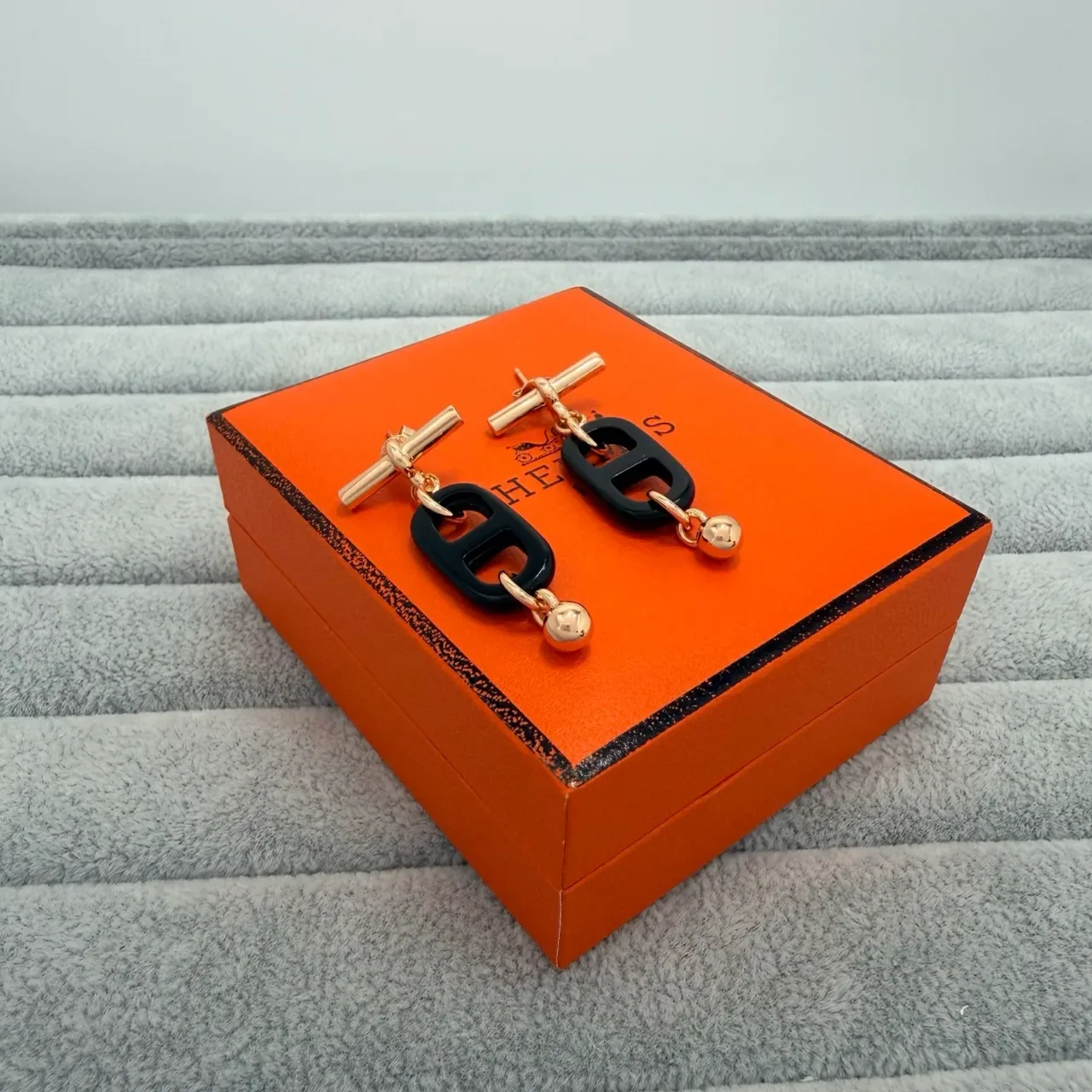 Hermès 黑金 H形 树脂 图案 切换扣 耳环 4