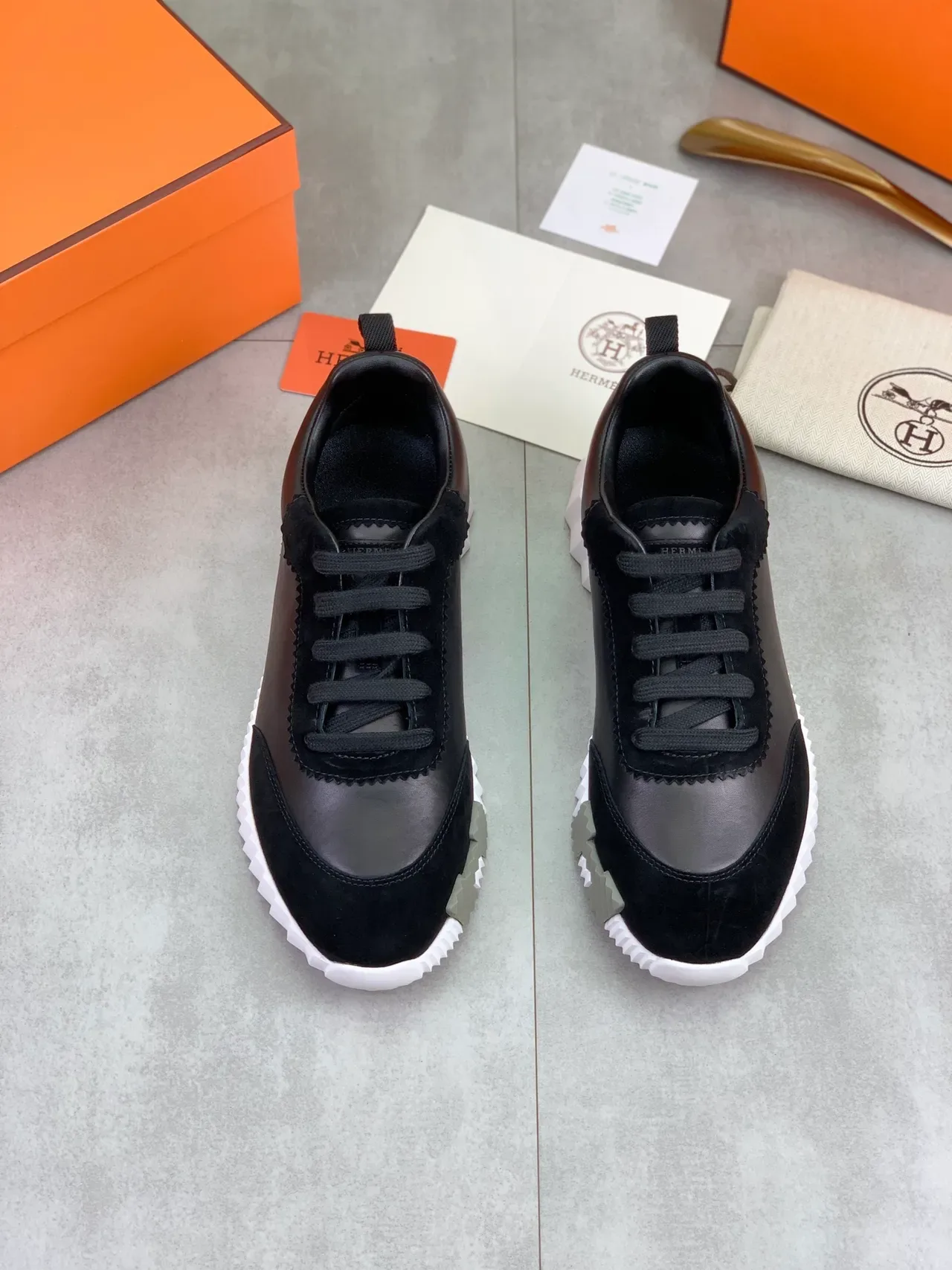 Hermès Tênis Lifestyle Preto de Couro e Camurça 4