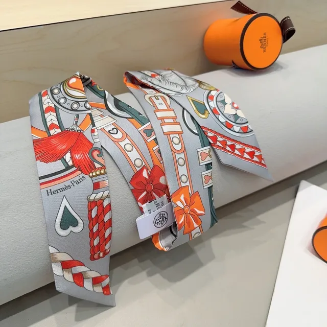 Hermès अश्वारोही नमूना भूरा रेशम का दुपट्टा 5