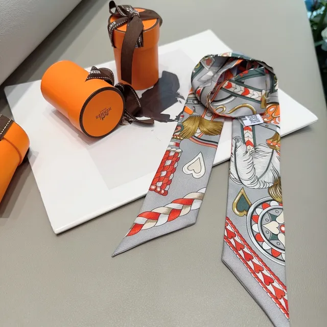 Hermès अश्वारोही नमूना भूरा रेशम का दुपट्टा 8