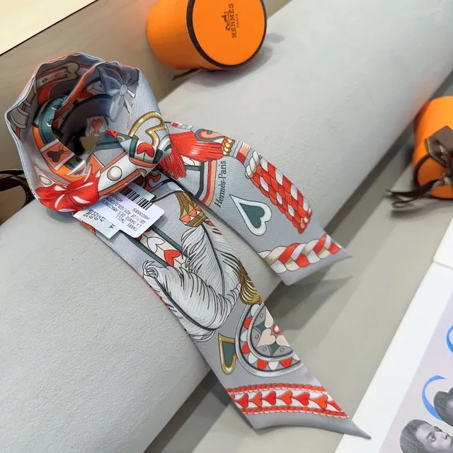 Hermès अश्वारोही नमूना भूरा रेशम का दुपट्टा 9