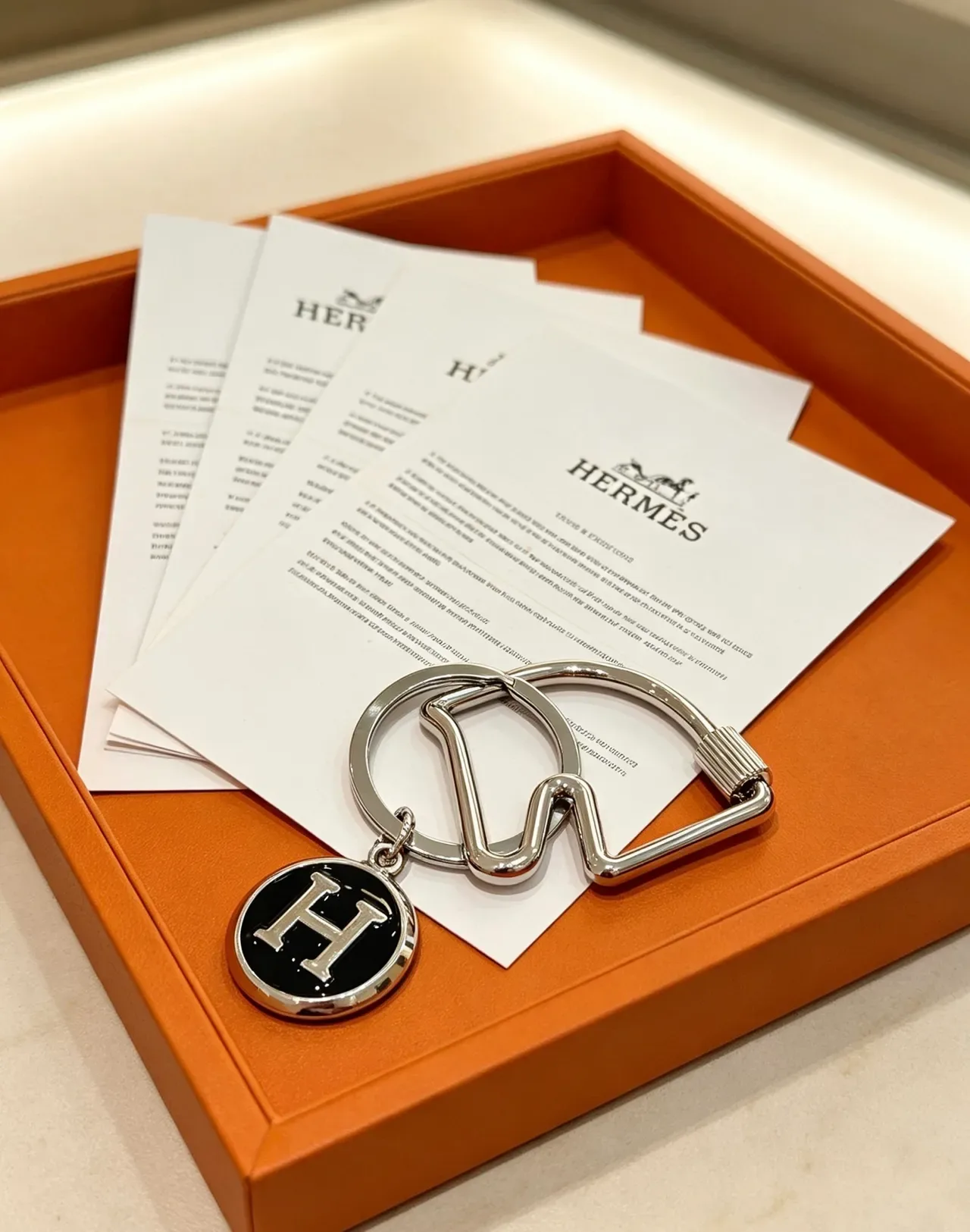 Hermès H Charm 钥匙圈 银色 黑色珐琅 手链 2
