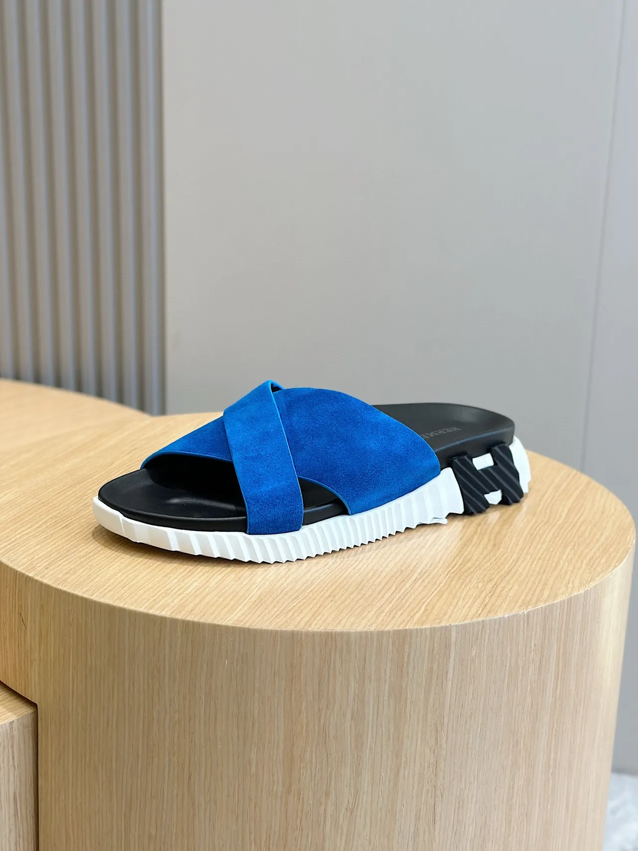 Hermès Oran Sandalias de Ante Azul con Correa Cruzada 2