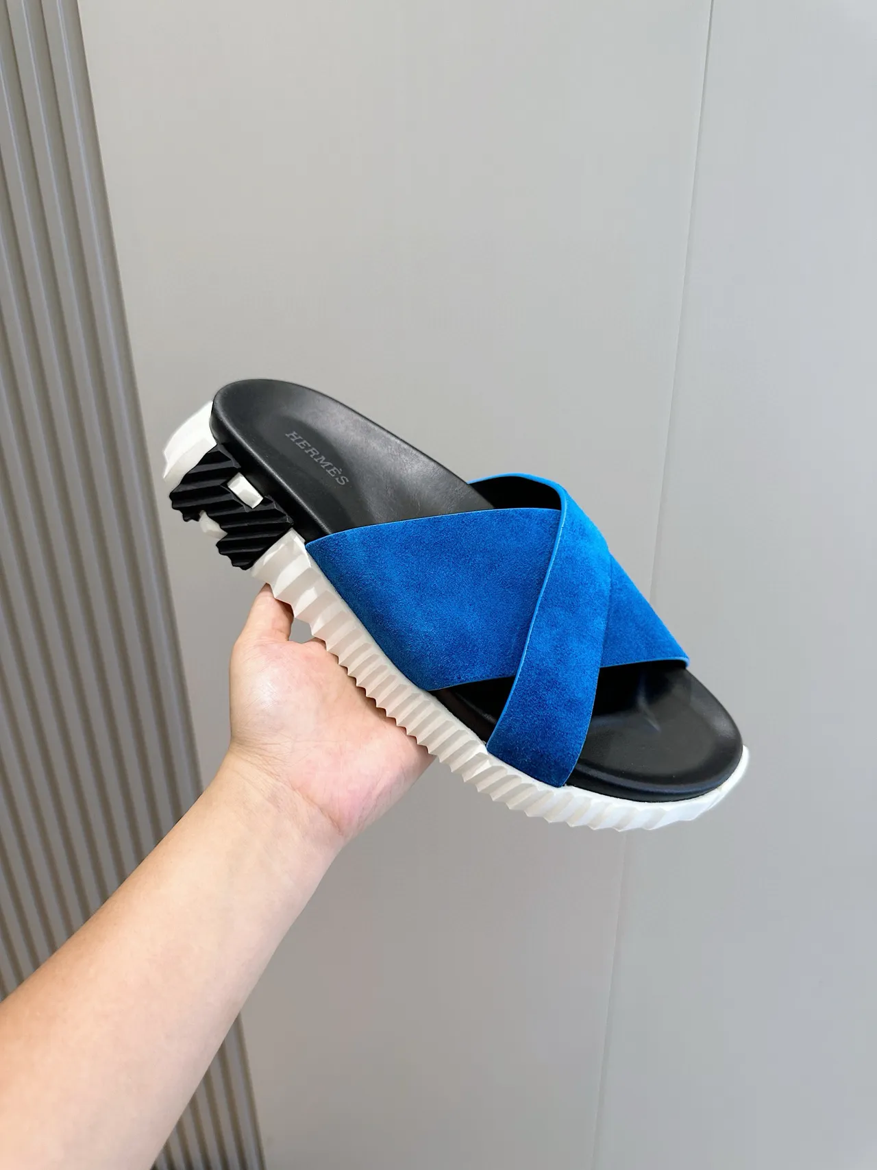 Hermès Oran Sandalias de Ante Azul con Correa Cruzada 5