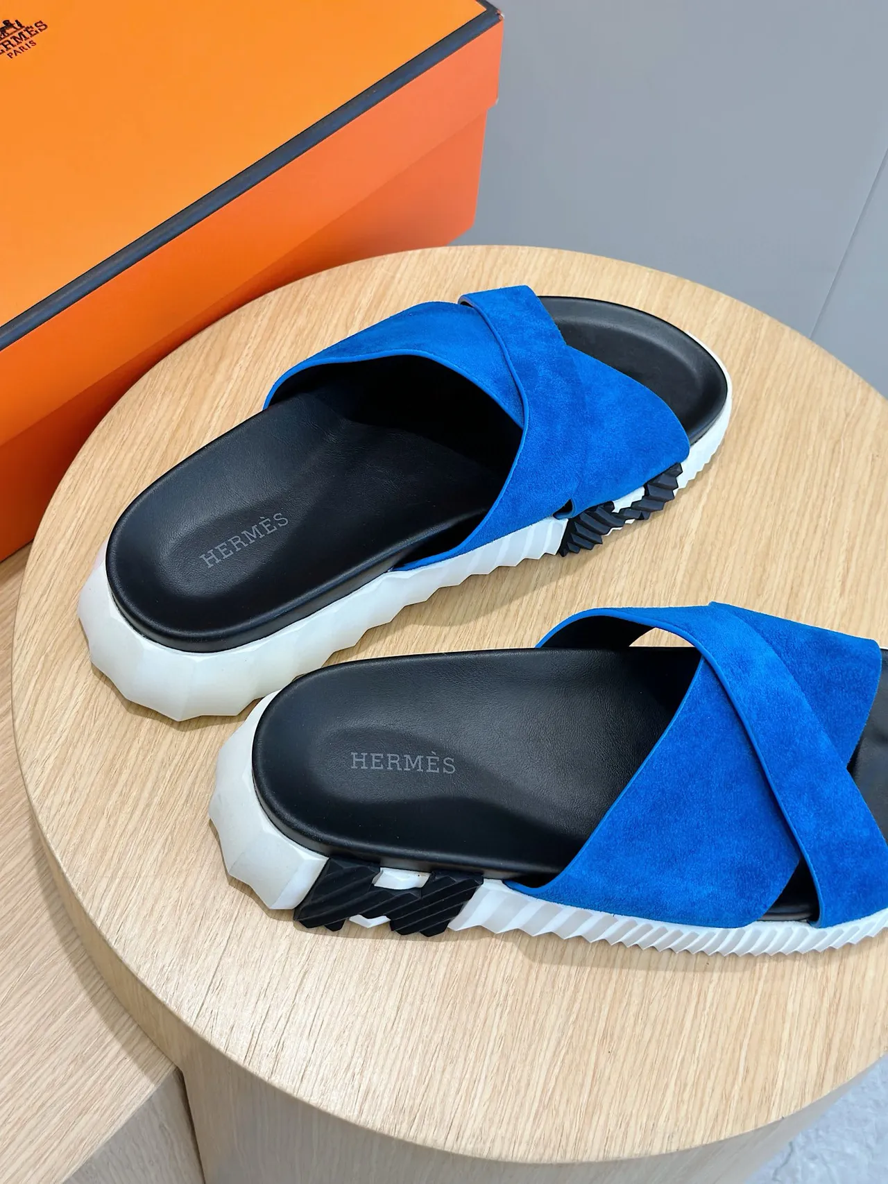 Hermès Oran Sandalias de Ante Azul con Correa Cruzada 6