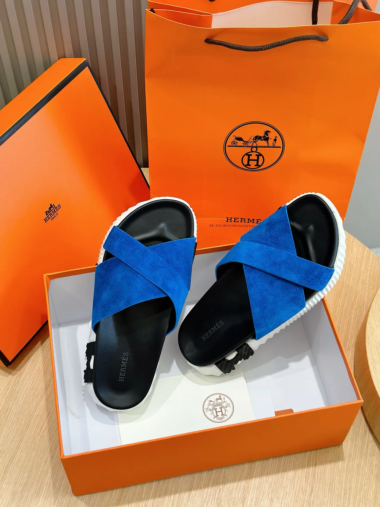 Hermès Oran Sandalias de Ante Azul con Correa Cruzada 8