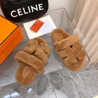 Hermès Oran বাদামি ফুঁপুকা ভেড়ের চামড়া চওড়া ফিতা চপ্পল