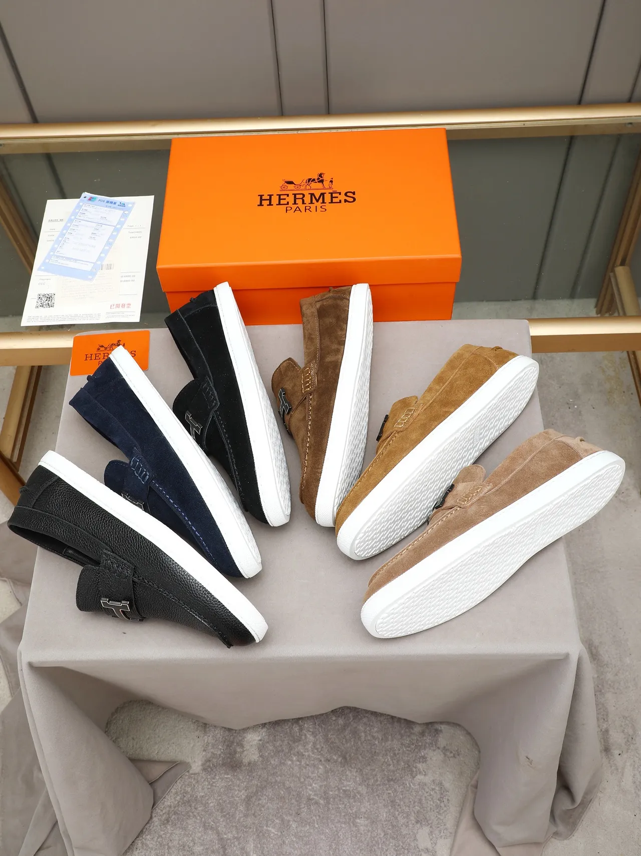 Hermès Oran parte superior de ante marrón blanco correa con hebilla H loafers 2
