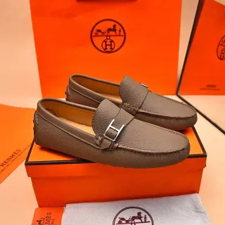 Hermès Oran 麂皮丘纹皮革 H 形扣 乐福鞋