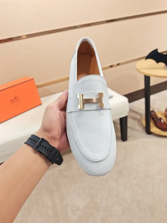 لوفر Hermès Oran من الجلد الأبيض بإبزيم ذهبي 5