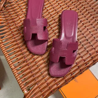Hermès Oran Sandálias de Couro Magenta H-Strap