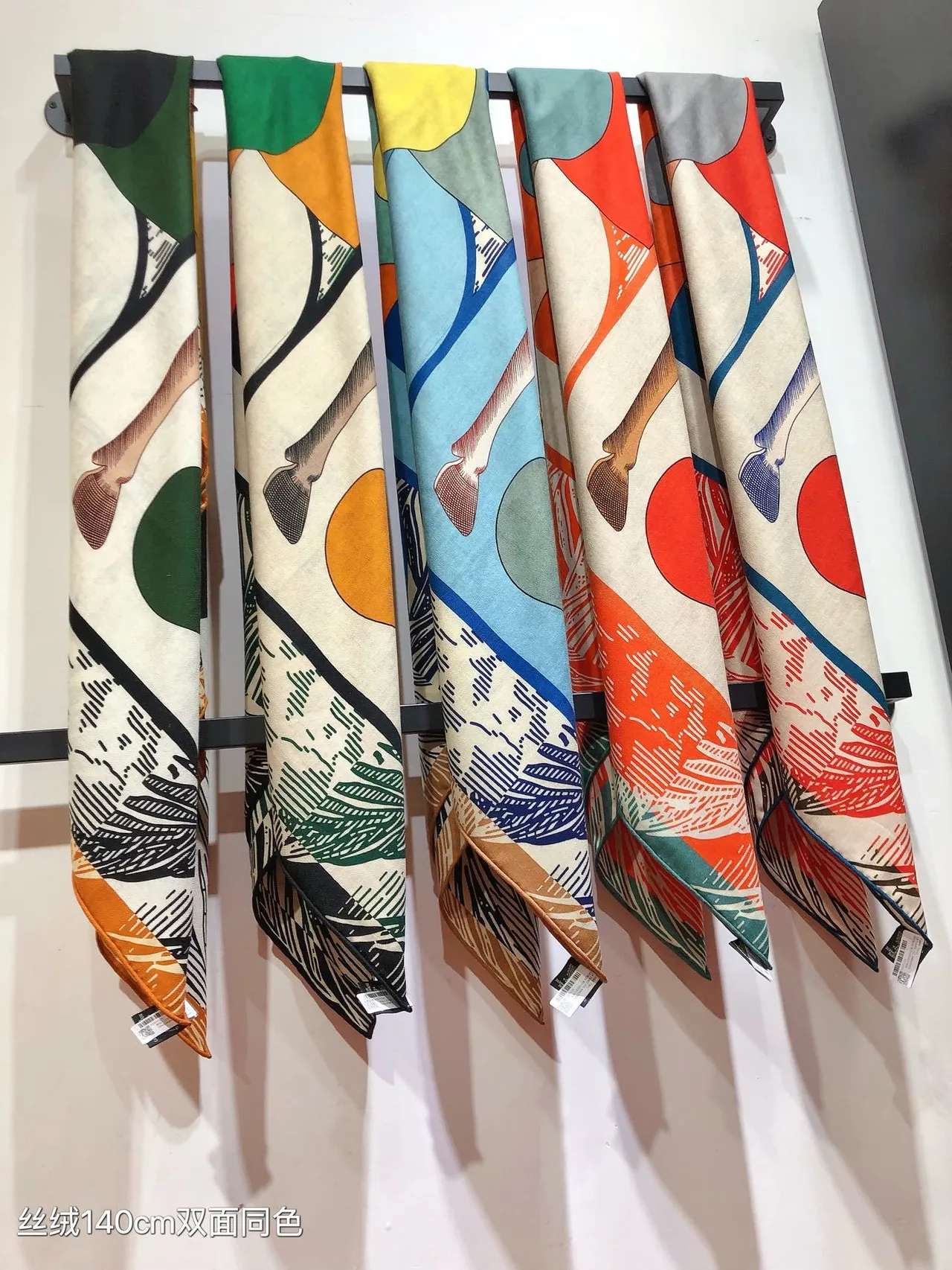 Hermès কমলা নীল বড় বর্গাকার সিলুয়েট গ্রাফিক প্রাণী মোটিফ রেশম স্কার্ফ 4