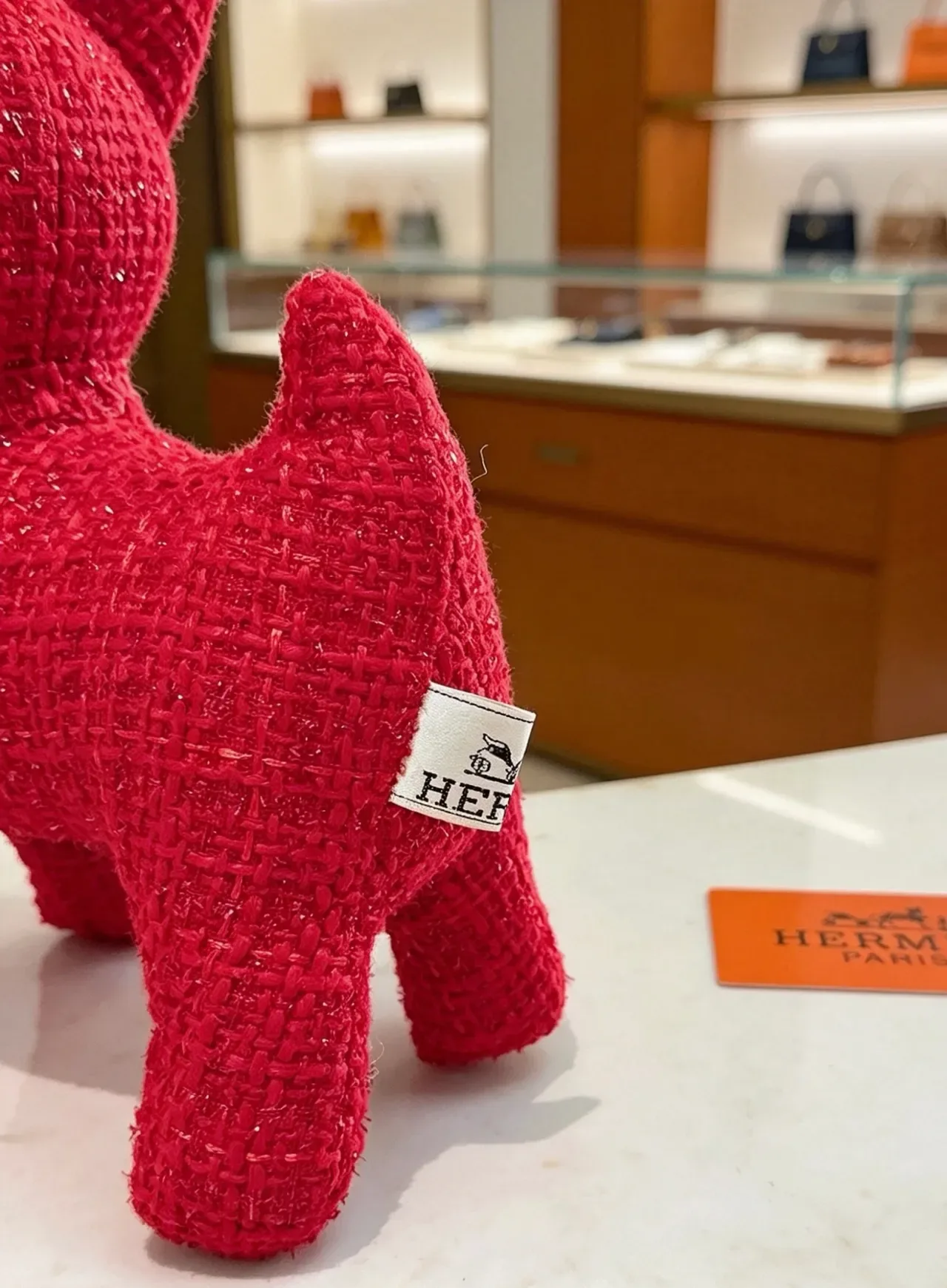 حقيبة Hermès تمثال كلب ناعم أحمر وأسود من نسيج تودي 3