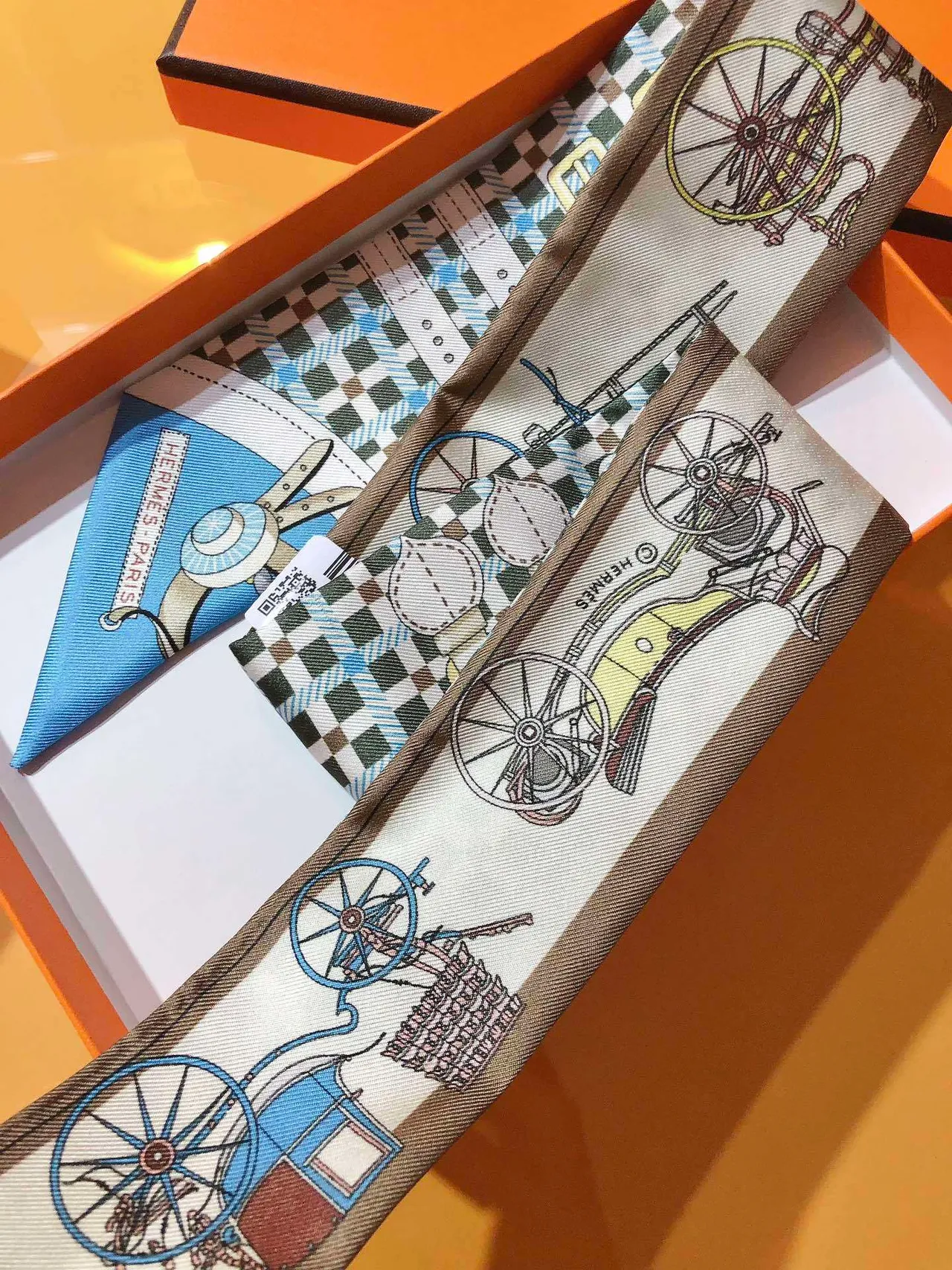 Hermès Twilly وشاح بني أزرق ضيق مطبوع نقش عربة حرير 3