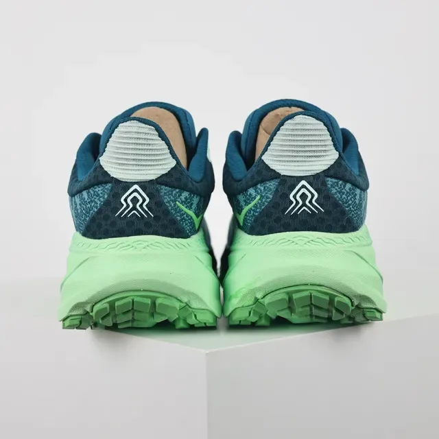 Hoka أزرق أخضر أقصى امتصاص الصدمات الجزء العلوي من الـ Knit المهندس أحذية جري 8