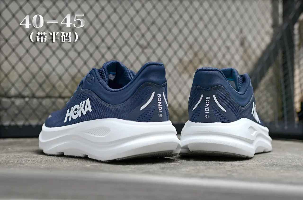 Hoka Clifton Navy White حذاء جري بـ Upper من الـ Engineered Mesh والـ Midsole Sculpted السميكة 6
