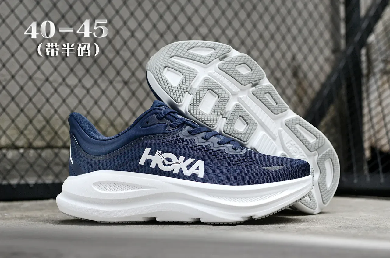 Hoka Clifton Navy White حذاء جري بـ Upper من الـ Engineered Mesh والـ Midsole Sculpted السميكة 7