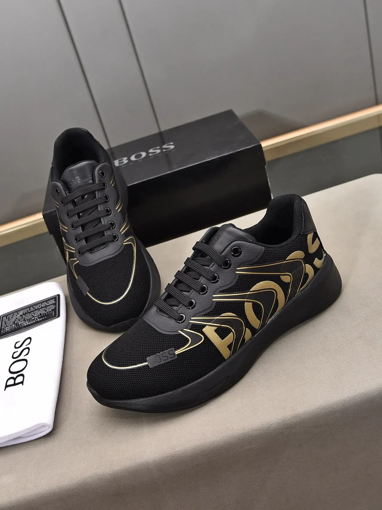 Hugo Boss Sneakers Lifestyle Noir et Or Logo 2
