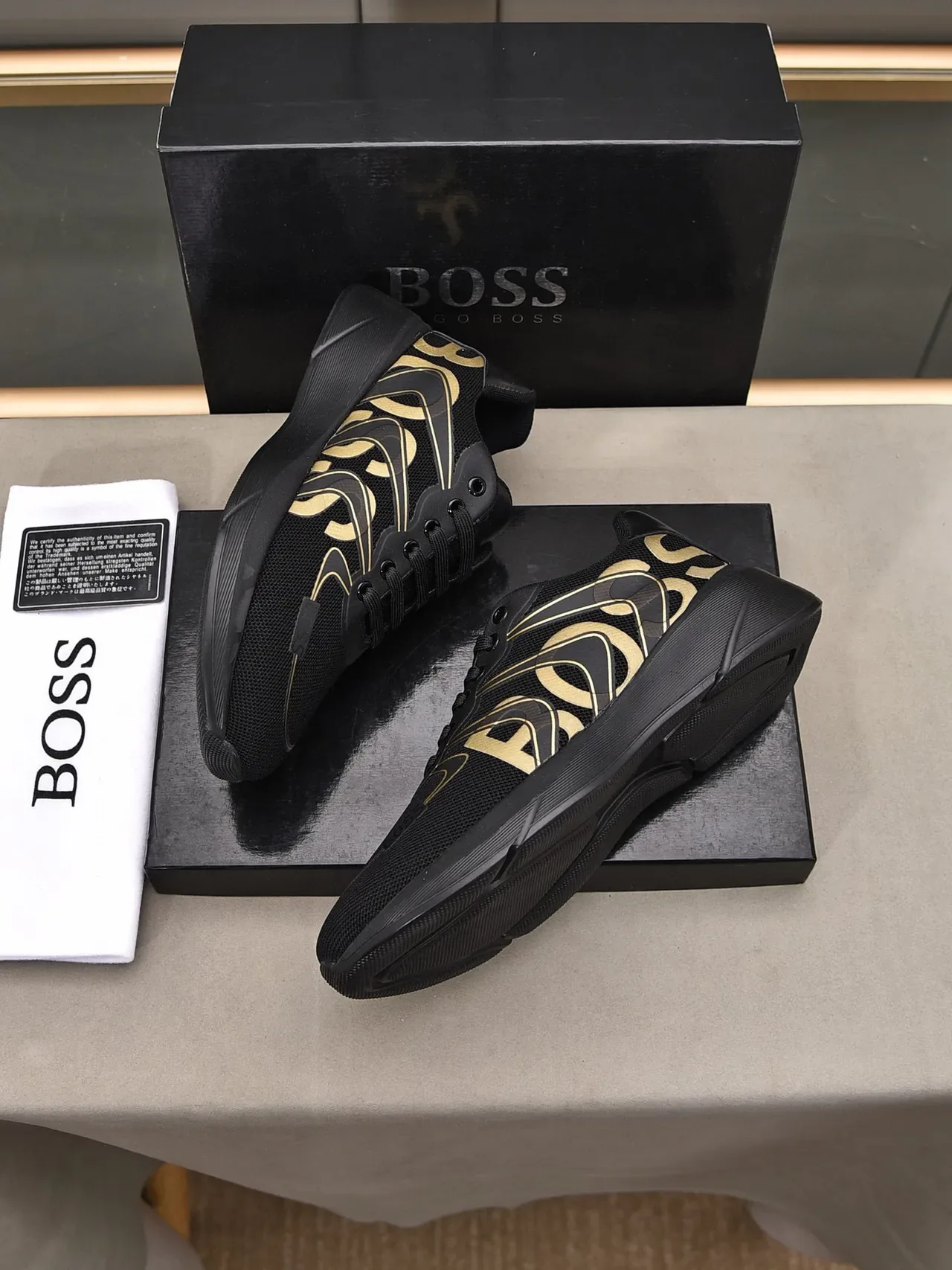 Hugo Boss Sneakers Lifestyle Noir et Or Logo 4