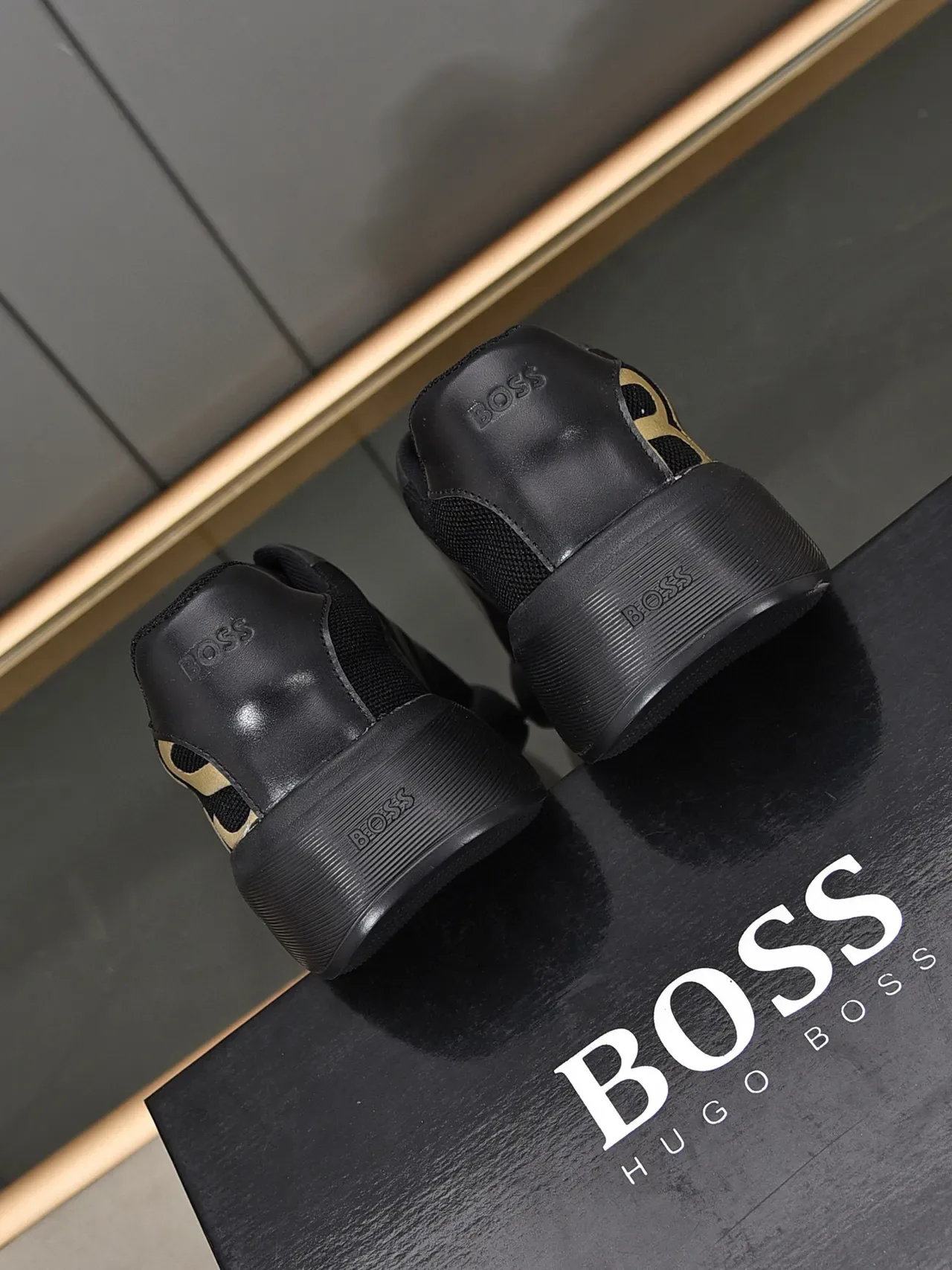 Hugo Boss Sneakers Lifestyle Noir et Or Logo 5