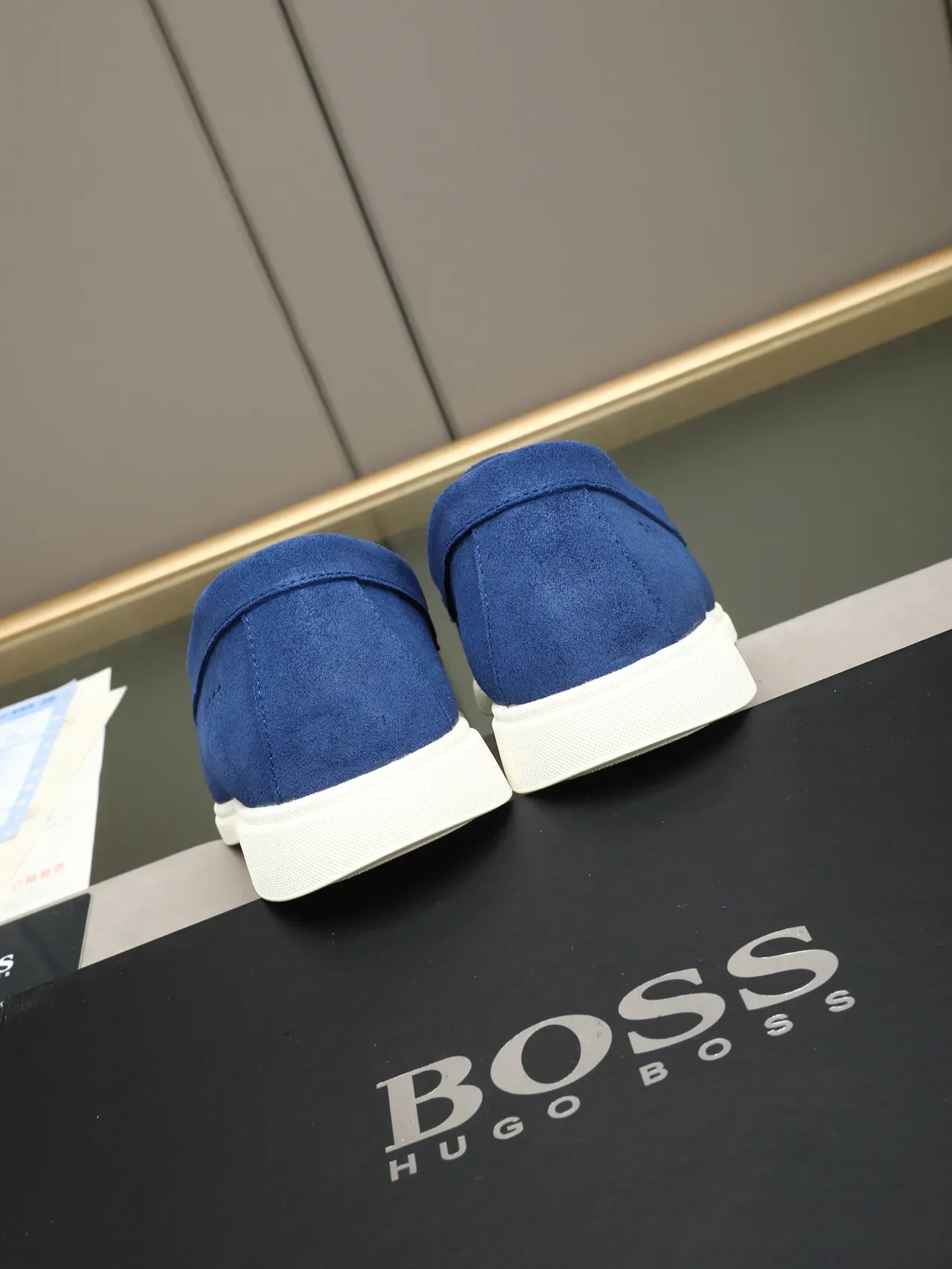 Hugo Boss Mocassin de Daim Bleu et Blanc à Bride Penny 3