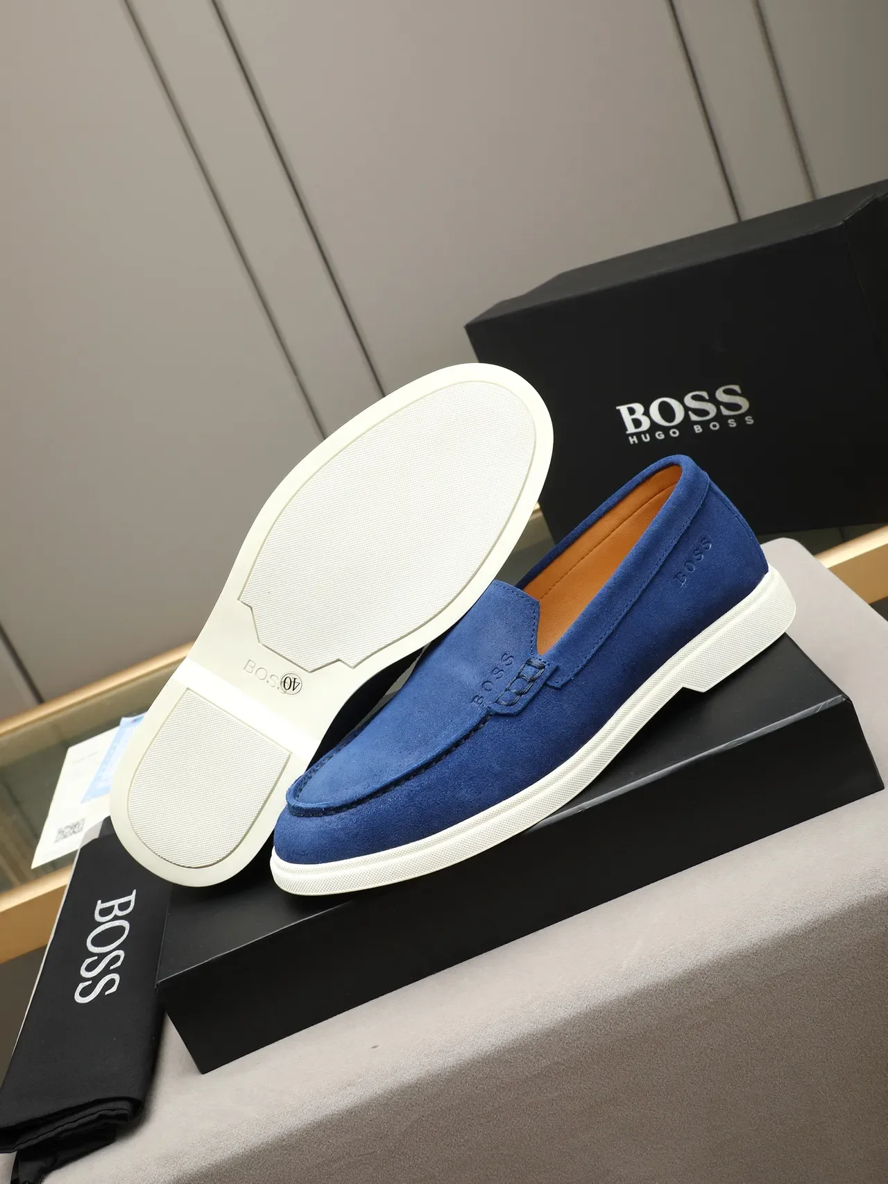 Hugo Boss Mocassin de Daim Bleu et Blanc à Bride Penny 4