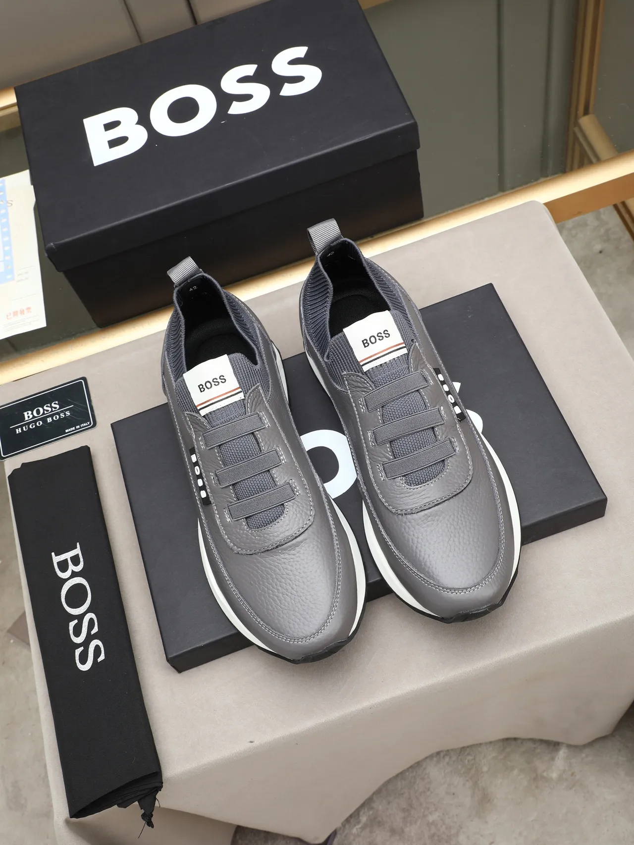 Hugo Boss Tênis Lifestyle Cinza de Couro Pebbled Slip-On 2