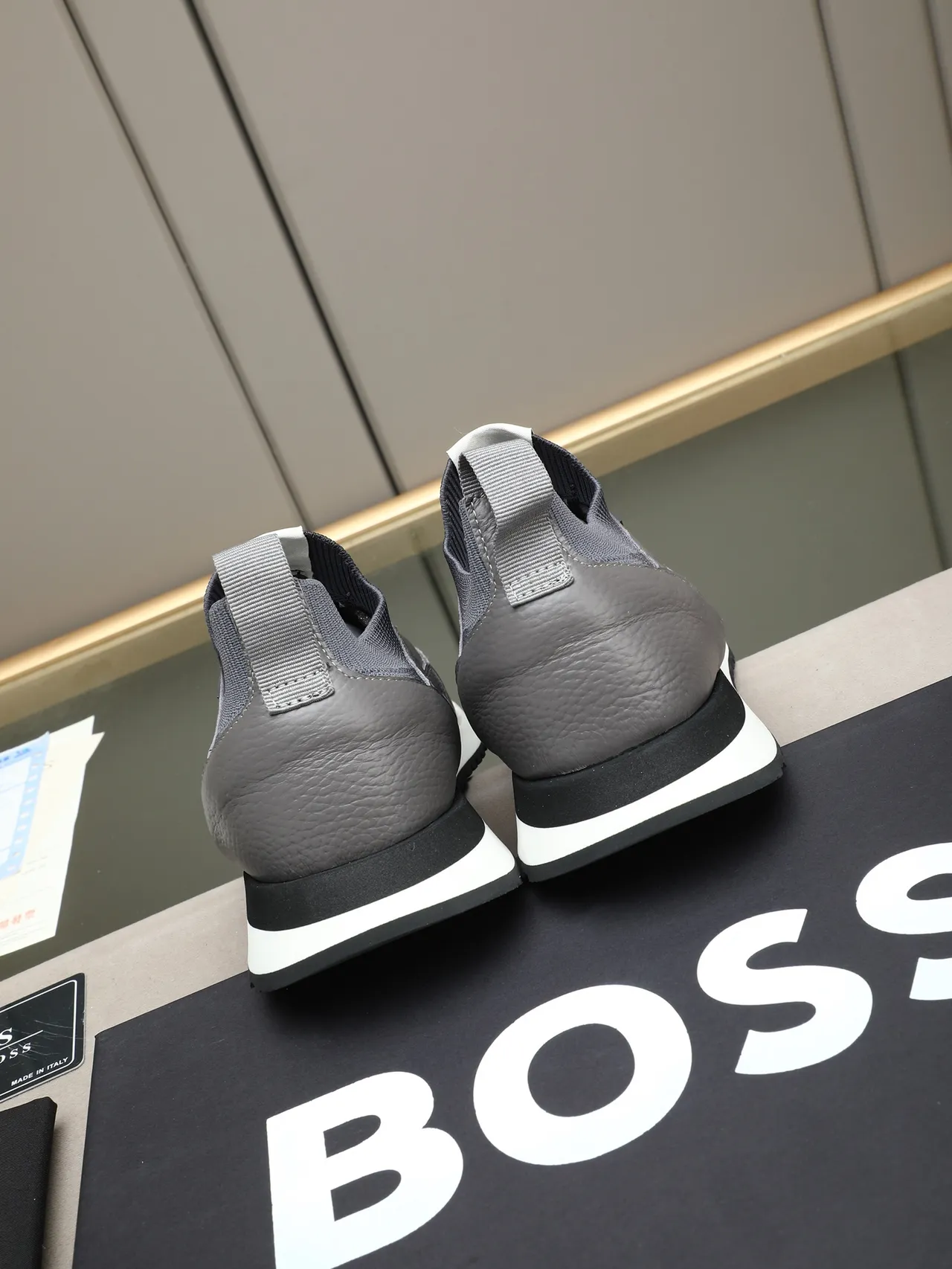 Hugo Boss Tênis Lifestyle Cinza de Couro Pebbled Slip-On 3