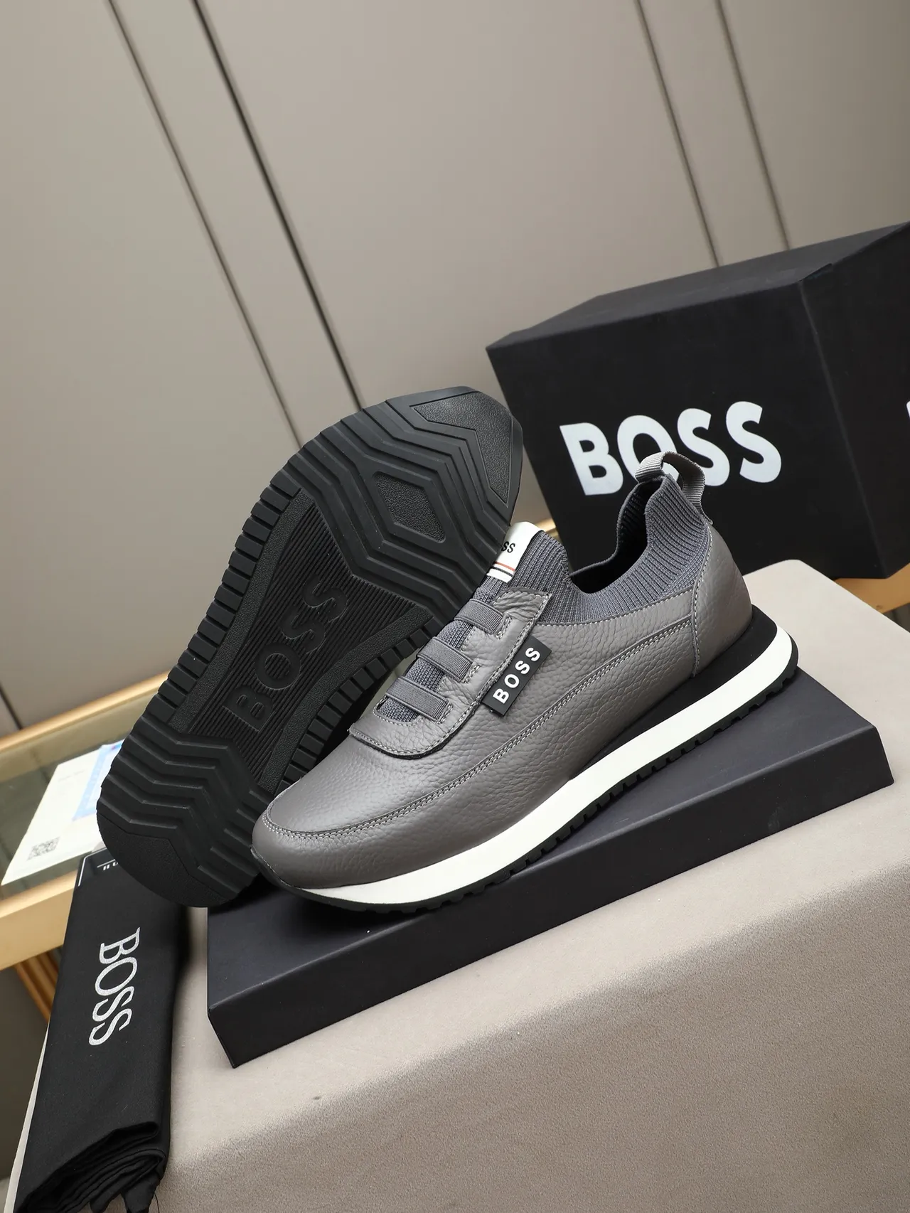 Hugo Boss Tênis Lifestyle Cinza de Couro Pebbled Slip-On 4