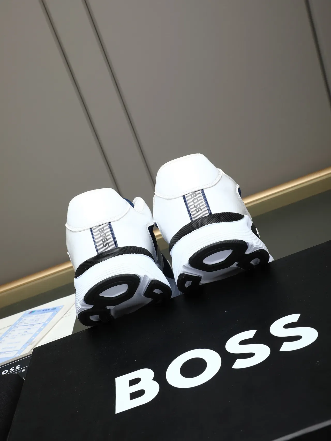Hugo Boss Tênis Lifestyle Navy e Branco de Couro Mesh 4