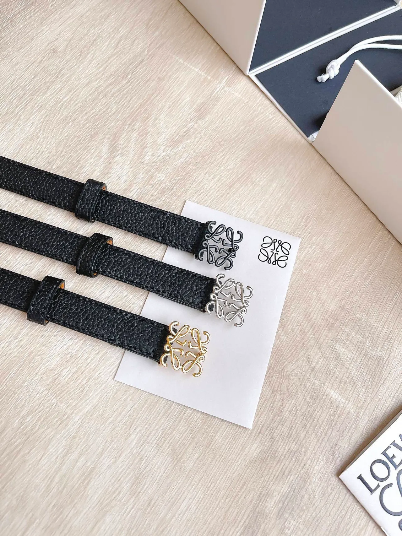 Loewe Anagram Belt কালো রূপালী সংকীর্ণ পেবল্ড লেদার বেল্ট 7