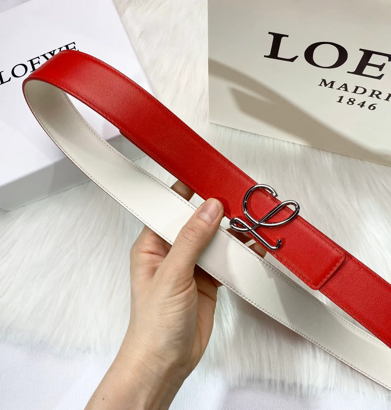 Loewe Anagram حزام أحمر بيج جلد العجل الناعم مشبك معدني حزام جلد 3