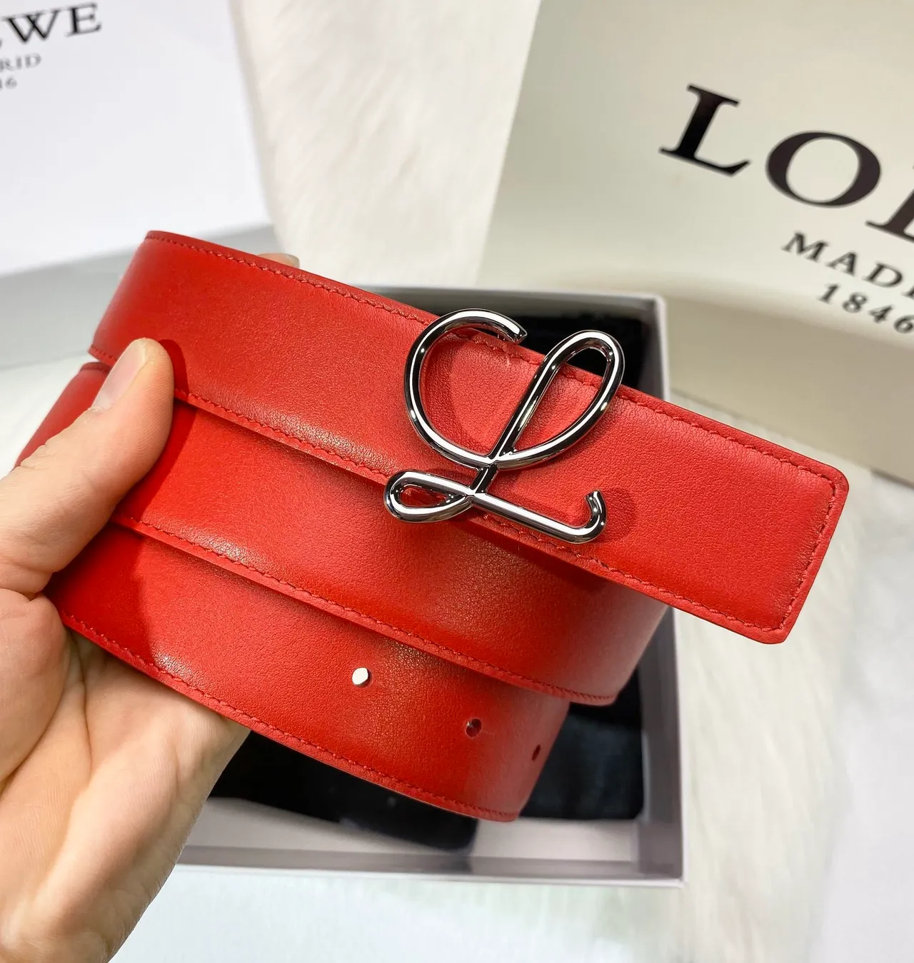 Loewe Anagram حزام أحمر بيج جلد العجل الناعم مشبك معدني حزام جلد 5
