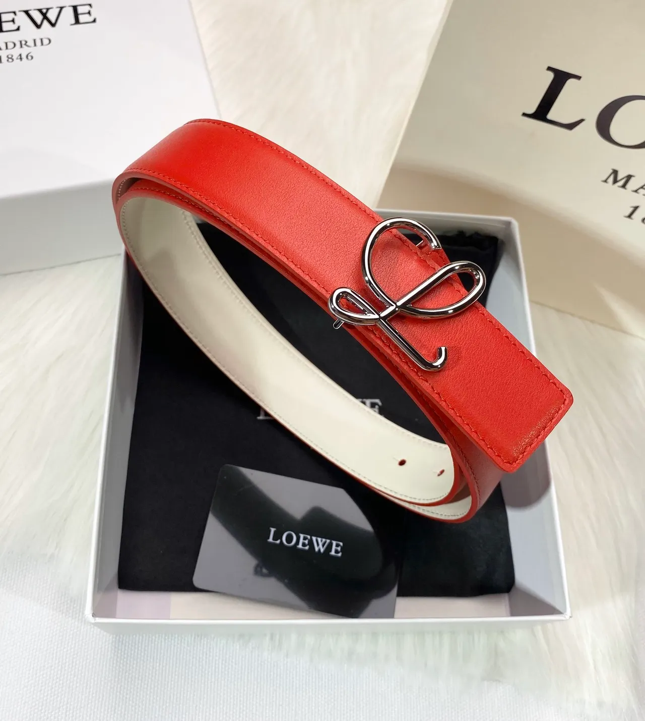 Loewe Anagram حزام أحمر بيج جلد العجل الناعم مشبك معدني حزام جلد 6