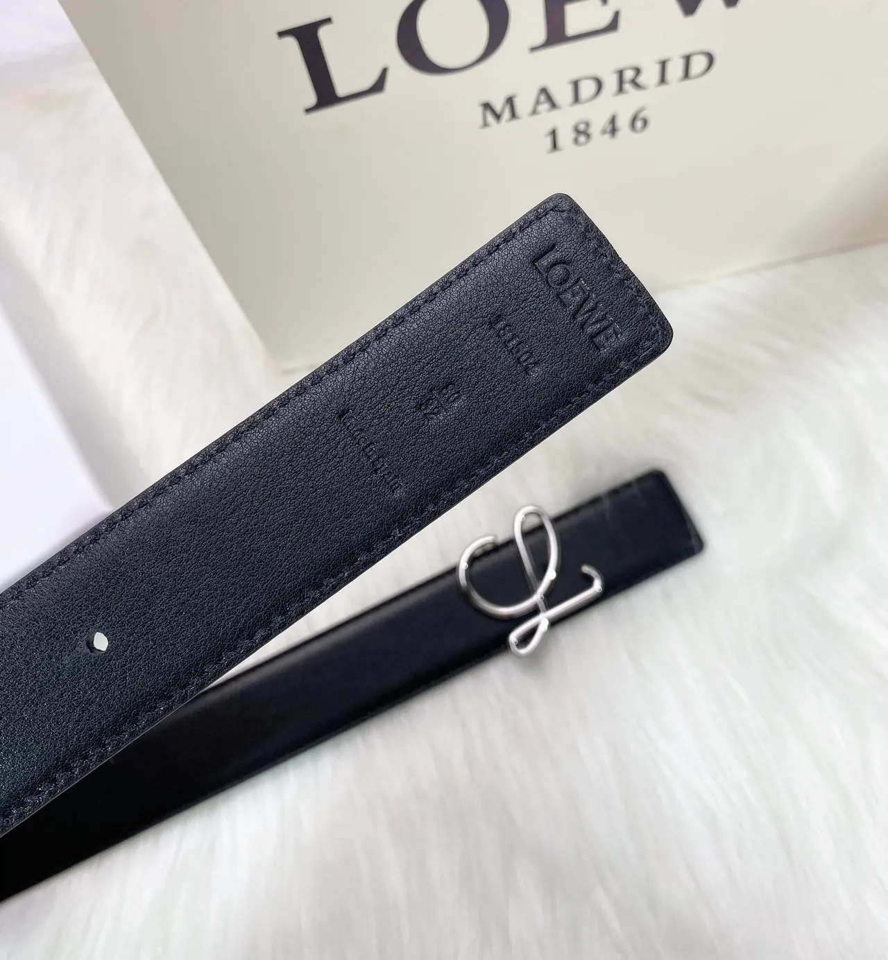 Loewe Anagram حزام جلد أسود 8