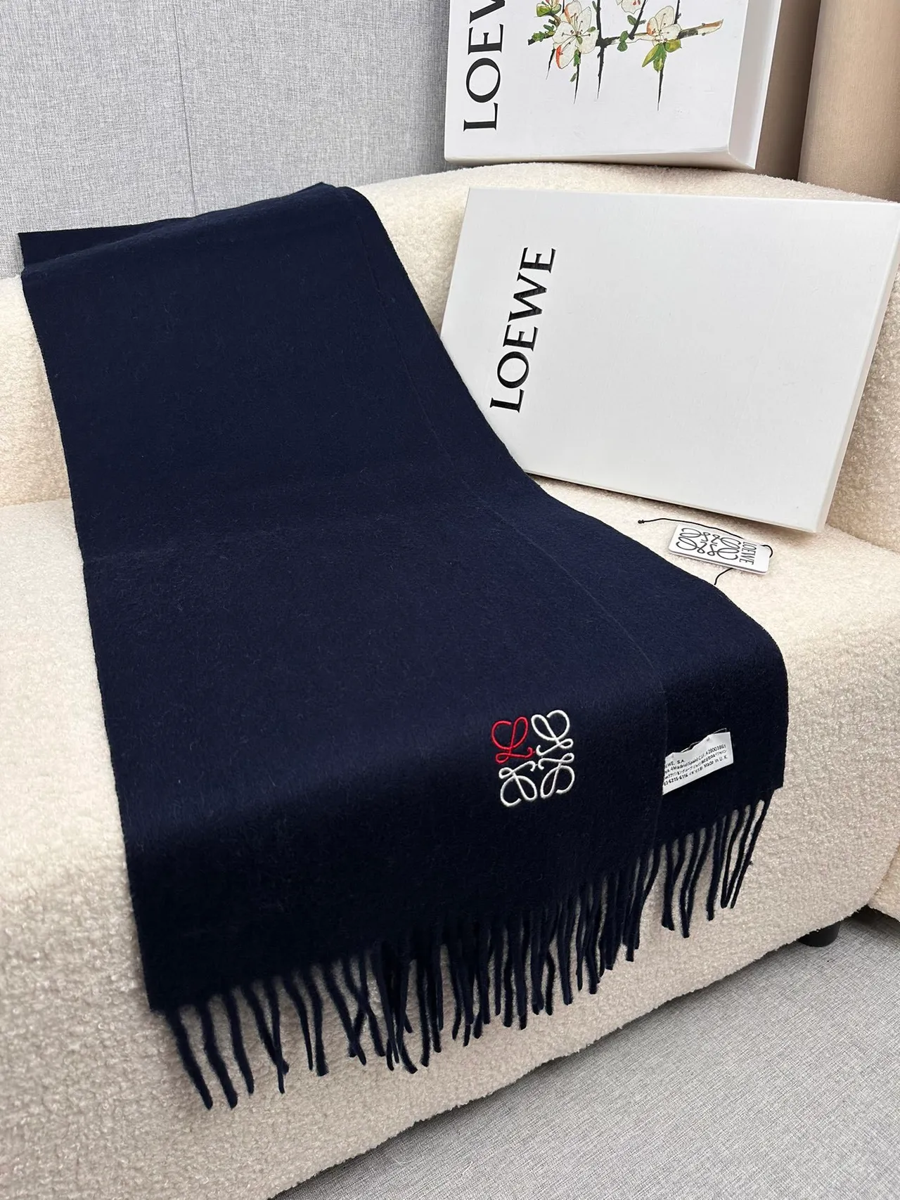 Loewe Anagram 刺绣 海军蓝 羊绒 围巾 3
